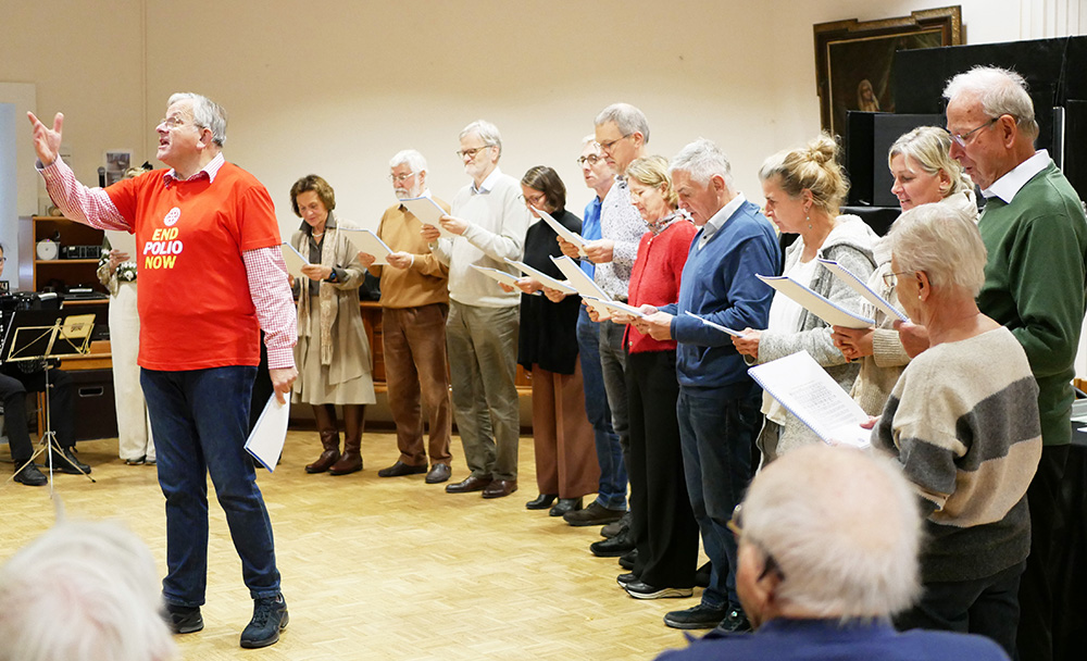 Der Rotary-Chor motiviert die Stiftsbewohner zum Mitsingen.
