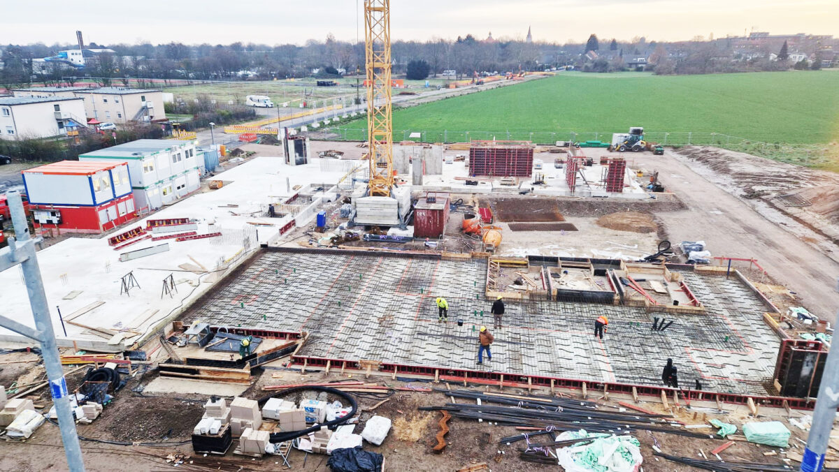 Nach Haus Martin geht es jetzt auch mit dem benachbarten Haus Thomas in die Hochbauphase. Das Fundament ist gegossen.